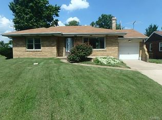 9401 Auburn Dr, Saint Louis, MO 63136