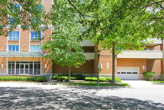 3rd image of 435 William St Unit 409