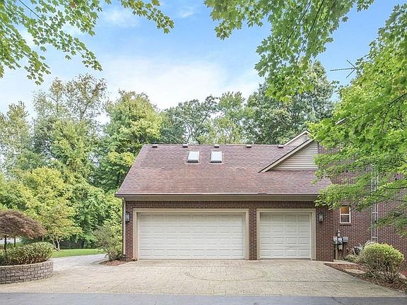 3rd image of 6526 Woodvine Dr