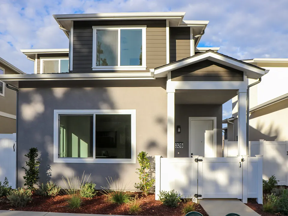 326 Cerro Ln