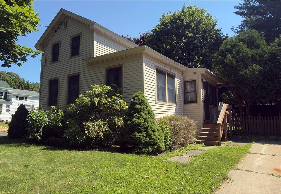 1st image of 229 E 5th St