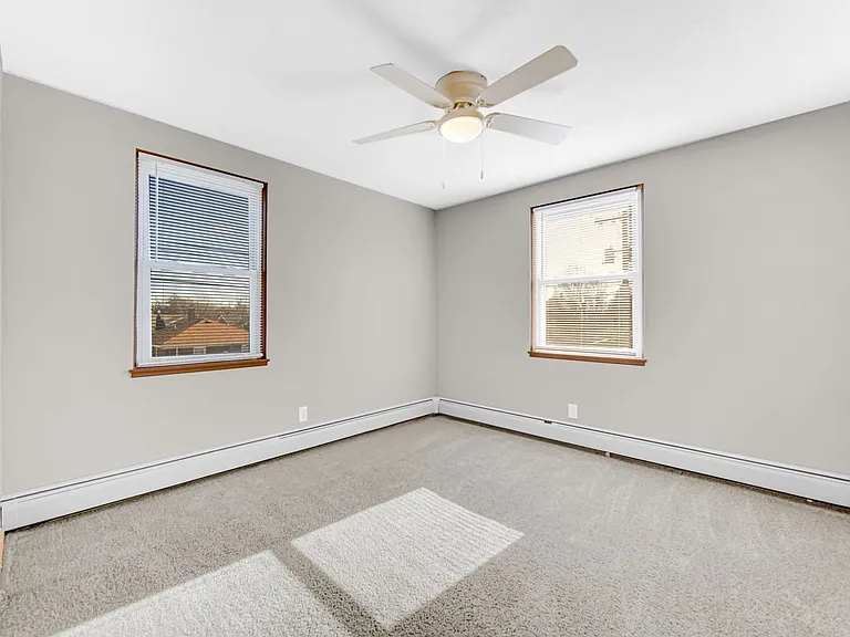 1317 Calumet Ave — Photo 12