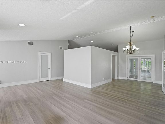 5th image of 4040 NE 6th Ave