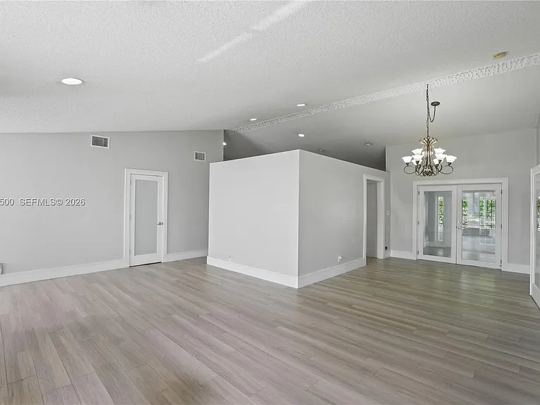 4040 NE 6th Ave — Photo 5