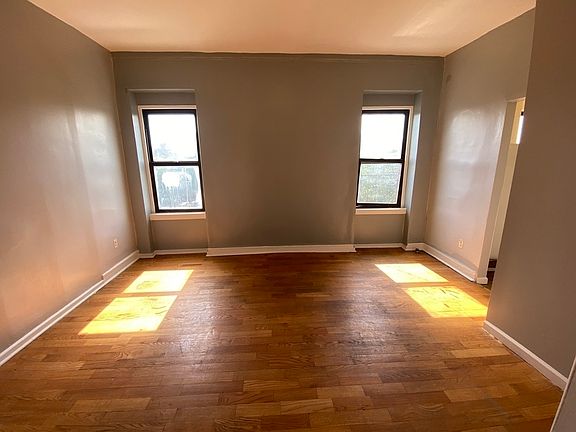 3rd image of 307 Malcolm X Blvd #4N