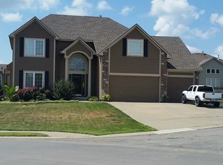 516 S Fox Ridge Dr, Raymore, MO 64083