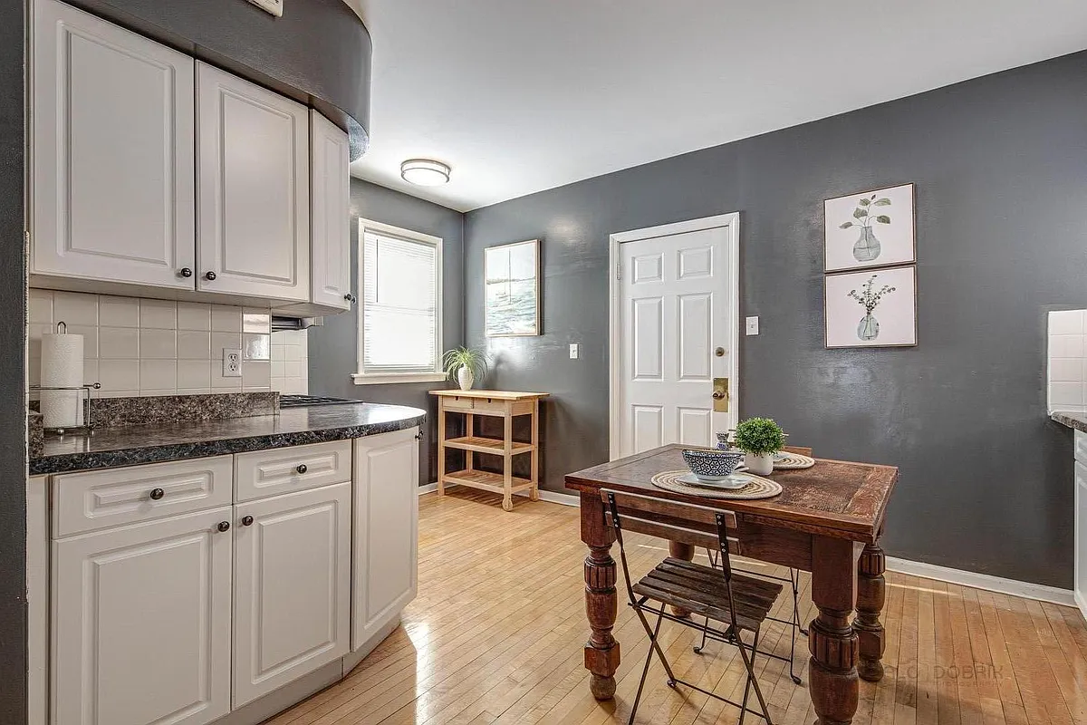 Kitchen - 5218 N Laramie Ave #2