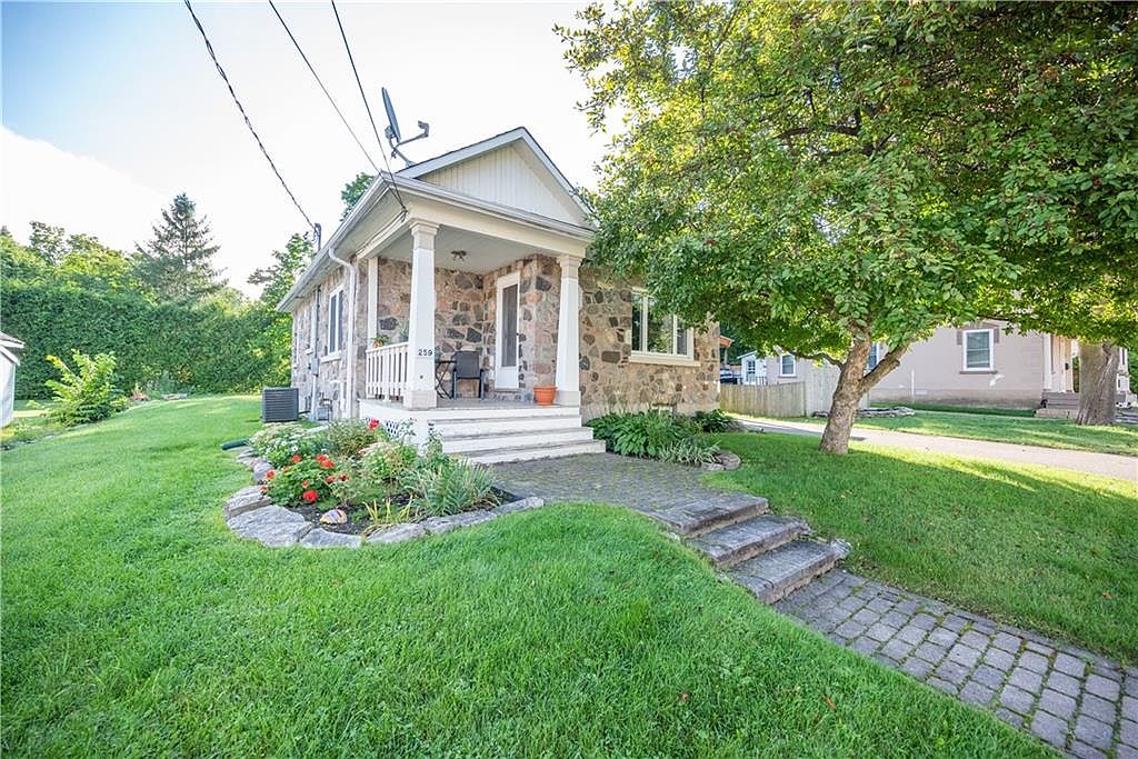 259 Cecelia St, Pembroke, ON K8A 1S1 Zillow
