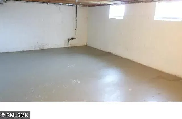 2330 Irving Ave N — Photo 9