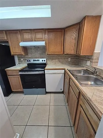 2 bed, 1.5 bath, 1016 sqft, $1,400 — Photo 2