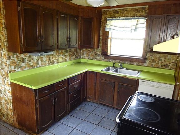 5th image of 201 Oakmont St