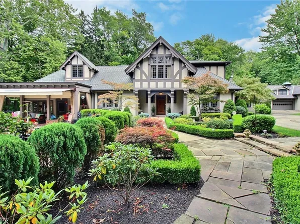 11908 Lake Shore Blvd, Bratenahl, OH 44108