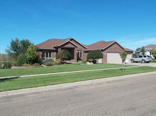 1930 Valley Dr, Bismarck, ND 58503