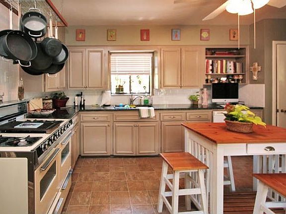 5th image of 119 Hillview Dr