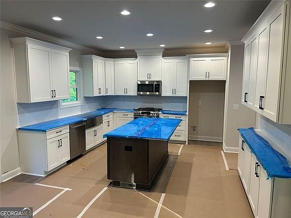 3rd image of 6 Barnwood Pointe