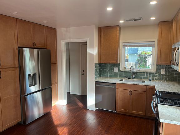 4th image of 936 Harriet Ave