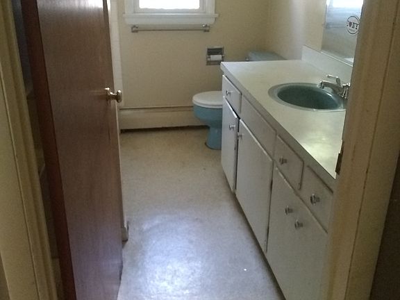 5th image of 414 Park St