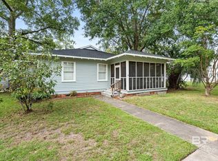 211 3rd St, Chickasaw, AL 36611
