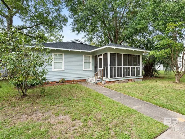 211 3rd St, Chickasaw, AL 36611