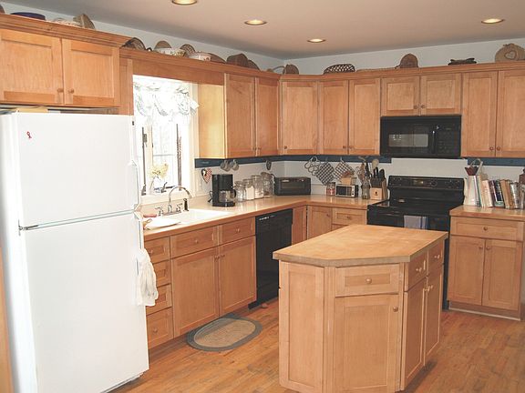 2nd image of 35 River Park Dr