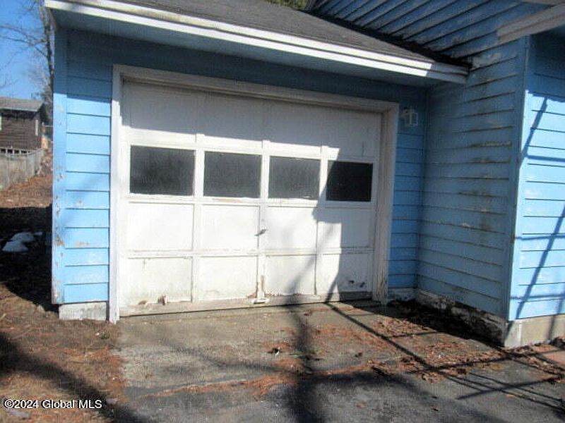 3rd image of 48 Caldwell Avenue