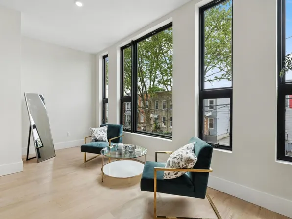 220 Freeman Avenue image 6 of 47