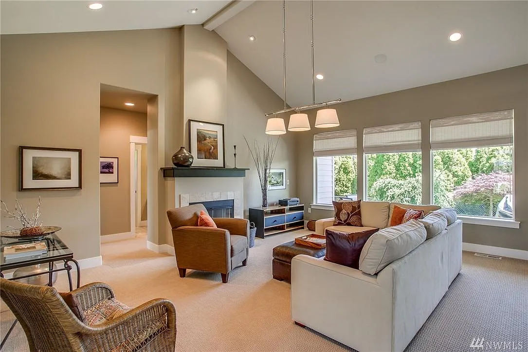3 bed, 2.5 bath, 2650 sqft, $3,600 — Photo 2