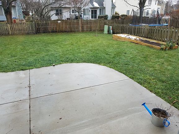 3rd image of 1051 Chesapeake Blvd