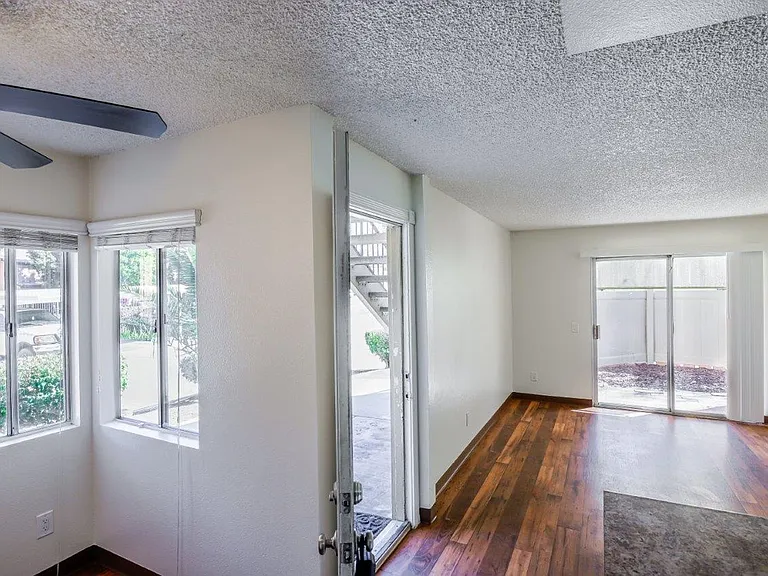 Peppertree Apartments — Photo 29