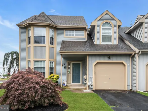 1 Spruce Ct, Newtown, PA 18940