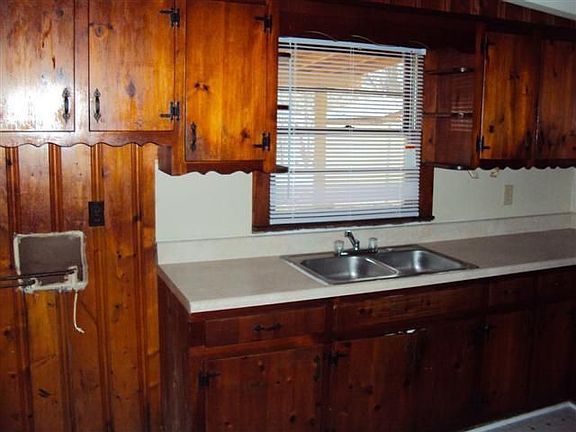 3rd image of 558 Weaver Dr