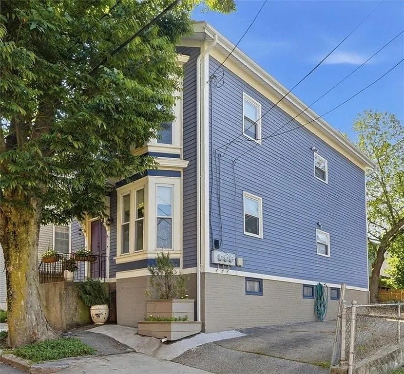 2 bed, 1.0 bath, 900 sqft, $2,000 — Photo 2