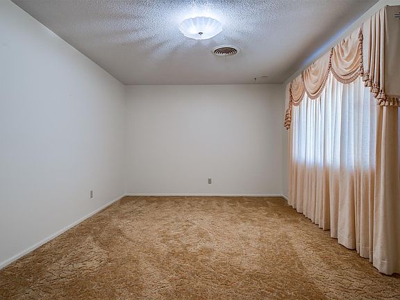 4th image of 1409 Avenue A