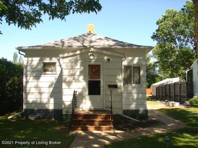 221 B St N, Richardton, ND, 58652
