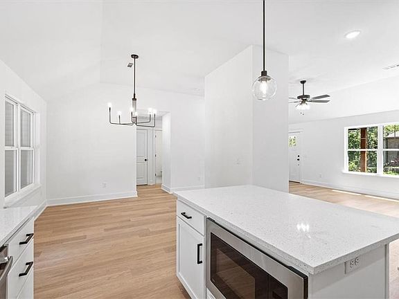 5th image of 27 Eastleigh Dr