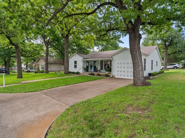 119 W Akard St, Weatherford, TX 76086