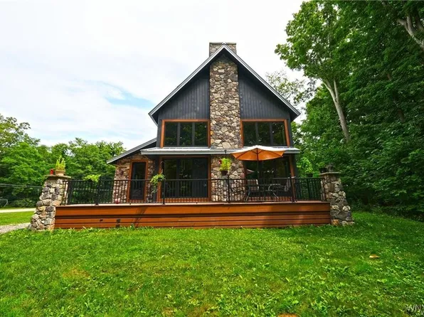 11920 Hanford Rd, Silver Creek, NY 14136