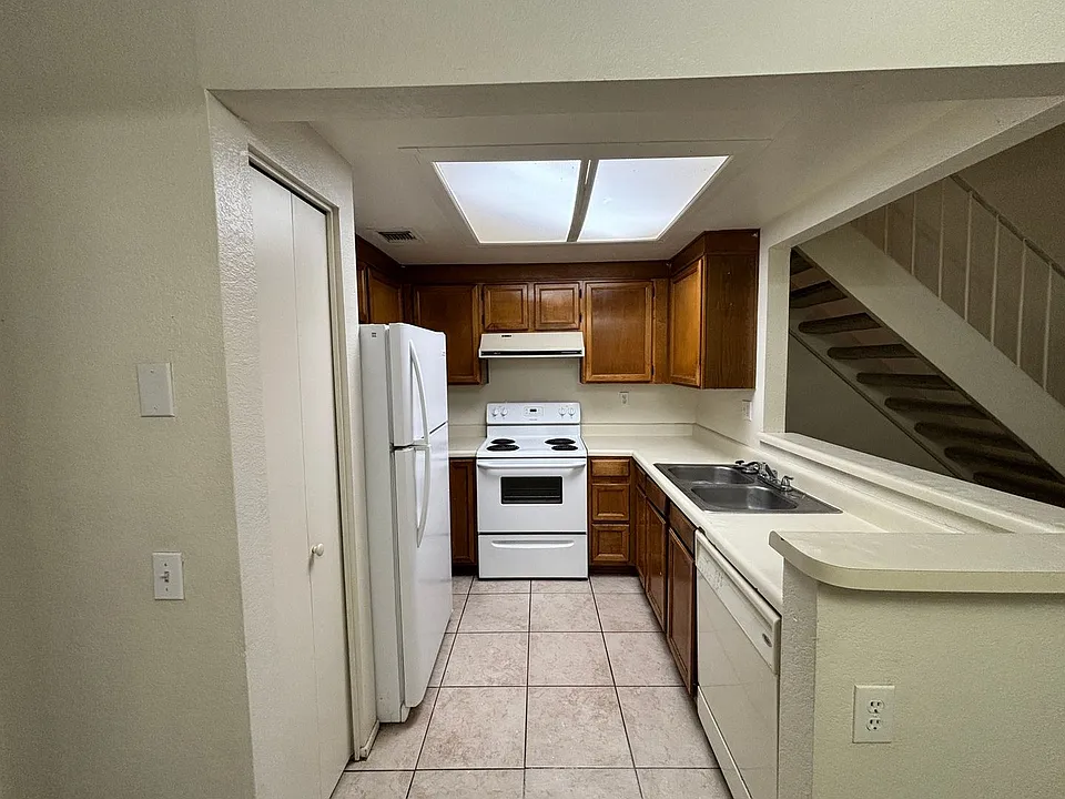 2671 W Avenida Azahar