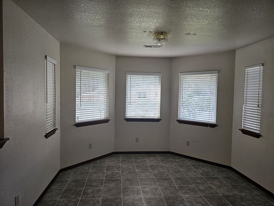 2nd image of 1151 Breen St