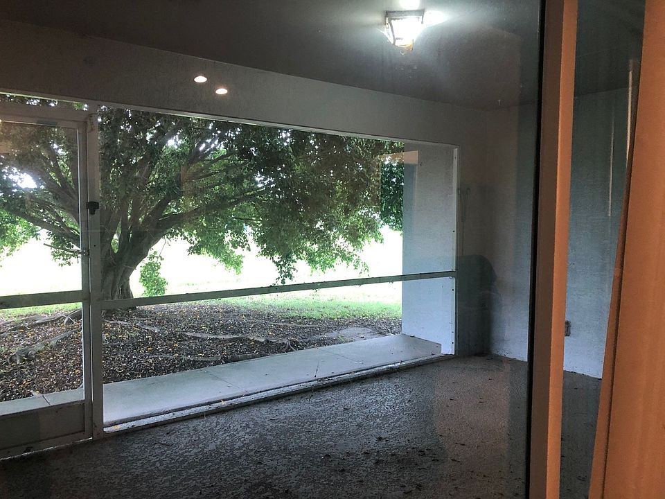 2nd image of 4337 SW Santa Barbara Pl