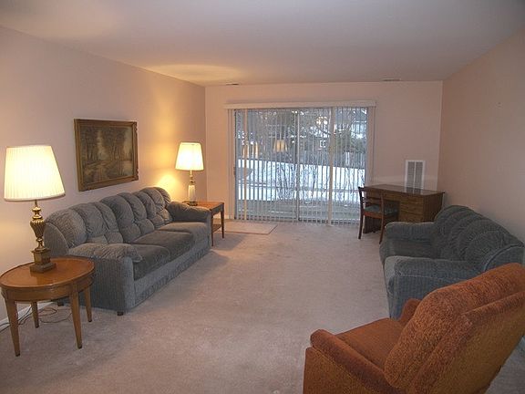 2nd image of 945 E Kenilworth Ave Unit 106