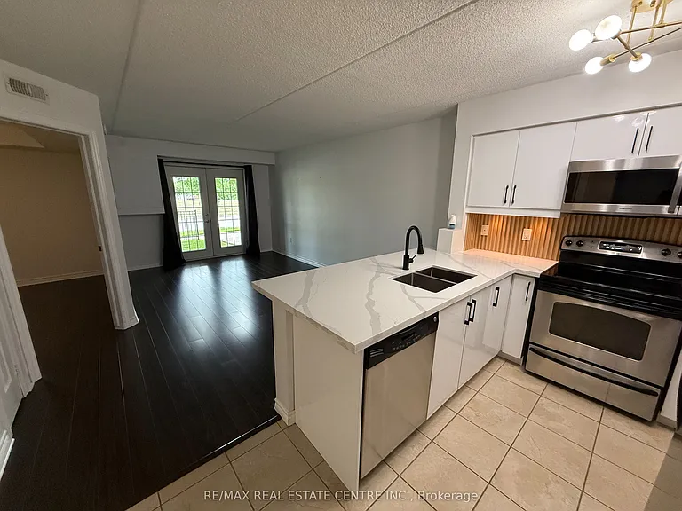 1370 Main St E #103 — Photo 4
