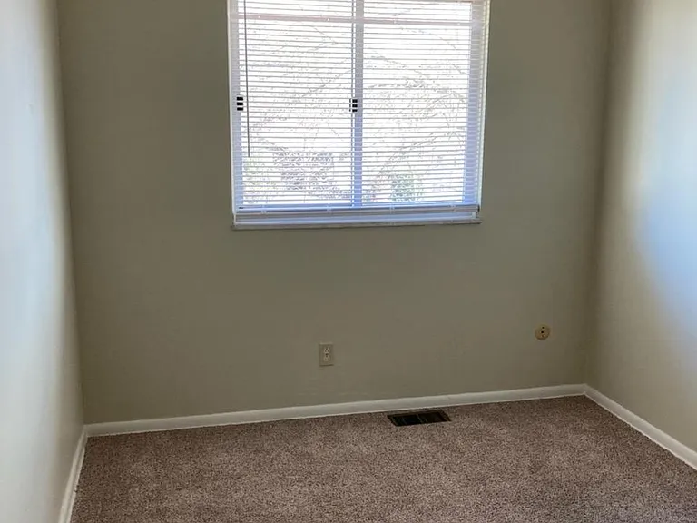 1107 Cambridge Ct — Photo 7