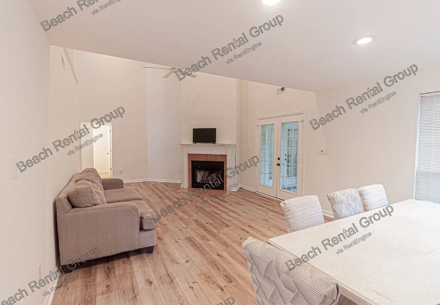 3 bed, 2.5 bath, 2100 sqft, $2,500 — Photo 4