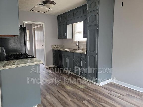3rd image of 195 Huntington Ct