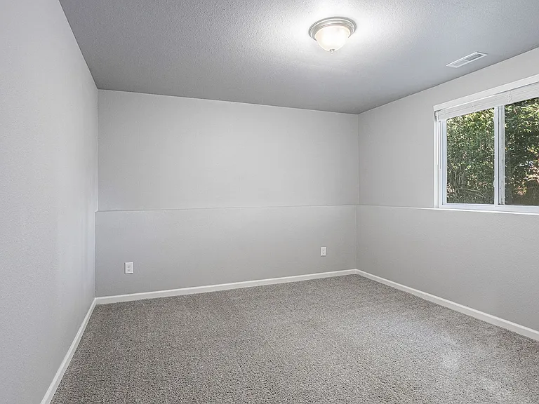 121 Mackenzie St — Photo 10