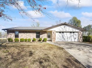 2415 W Meadow Dr, Rogers, AR 72756