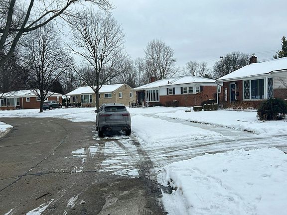 4th image of 36935 Greenbush Rd