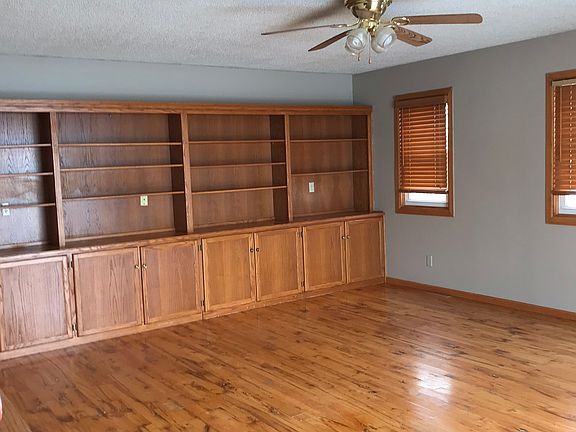 4th image of 140 SE Cherry Ave