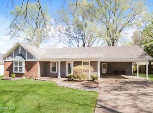 6685 Black Thorn Dr, Walls, MS 38680